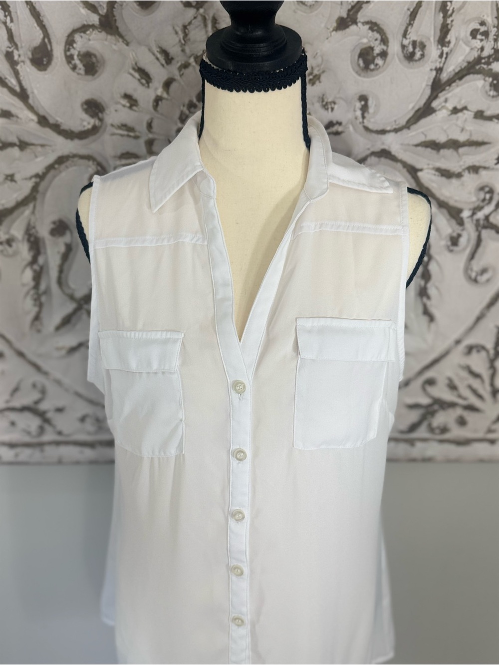 New York & Company White Sleeveless Button Front Blouse Sheer Career Top Women’s